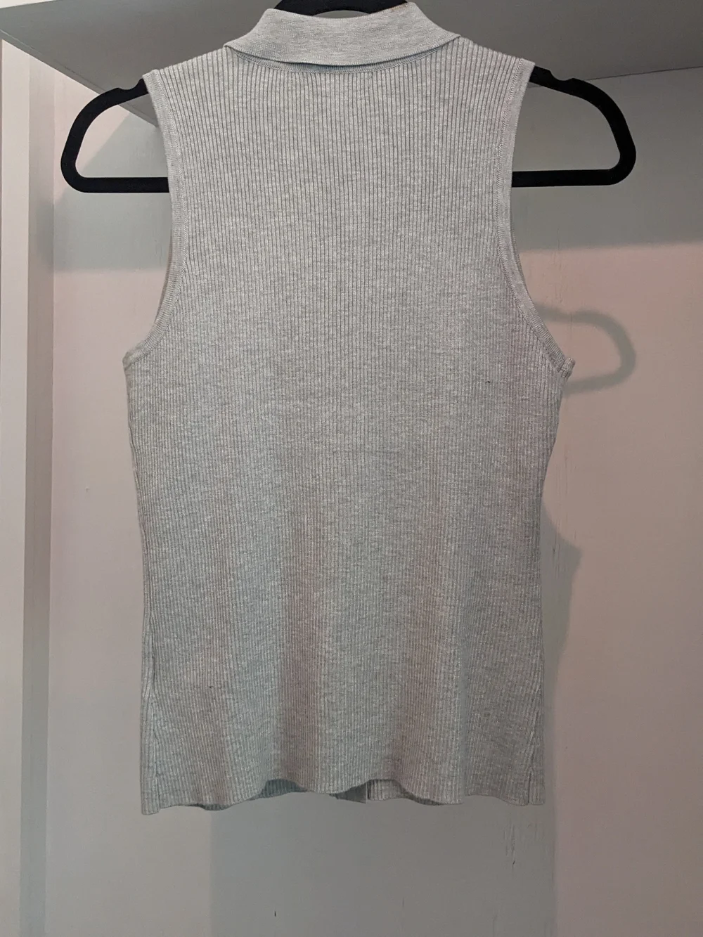 H By Halston Sleeveless Ribbed Knit Vest Hamptons Weekend Rich Girl Starter Pack - Picture 4 of 6